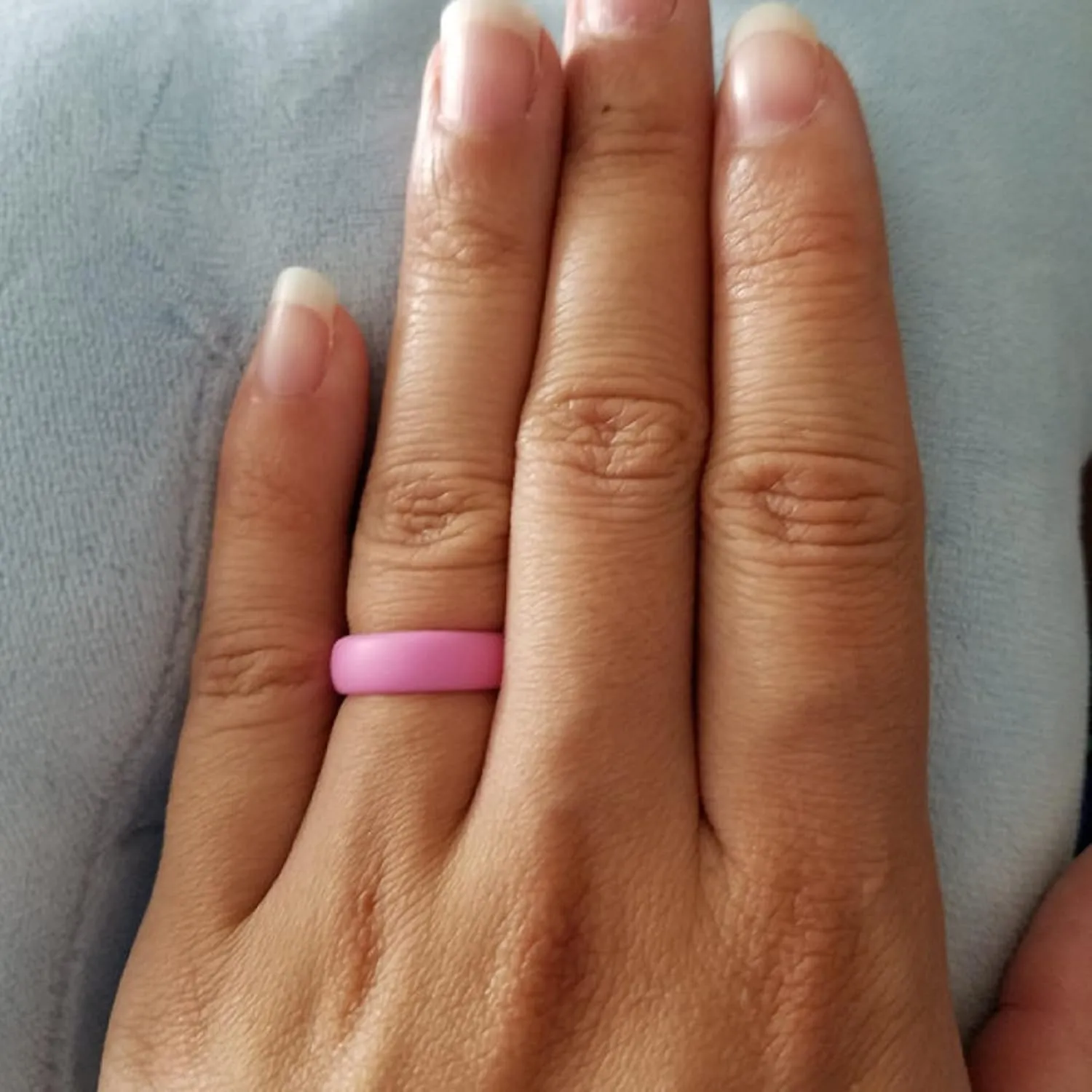 AERA Silicone Wedding Ring Band for Women - Thin, Breathable, Classic Design Rubber Ring (Size 4-9)