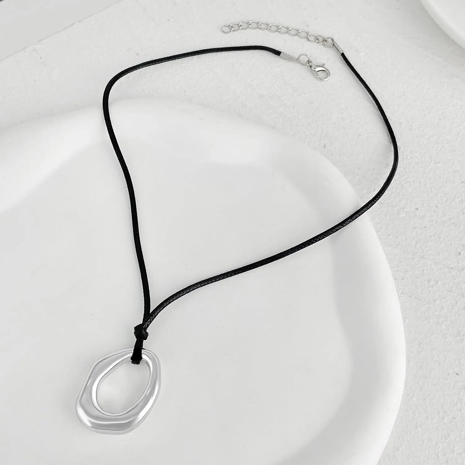 Chunky Gold Necklaces for Women Gold Statement Necklace Trendy Black Rope Choker Necklaces Long Silver Chunky Charm Necklace Irregular Hollow Pendant Necklace Summer Jewelry