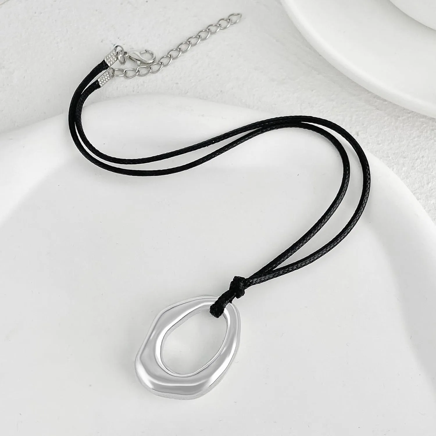 Chunky Gold Necklaces for Women Gold Statement Necklace Trendy Black Rope Choker Necklaces Long Silver Chunky Charm Necklace Irregular Hollow Pendant Necklace Summer Jewelry