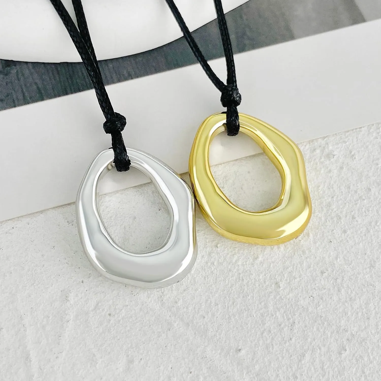 Chunky Gold Necklaces for Women Gold Statement Necklace Trendy Black Rope Choker Necklaces Long Silver Chunky Charm Necklace Irregular Hollow Pendant Necklace Summer Jewelry
