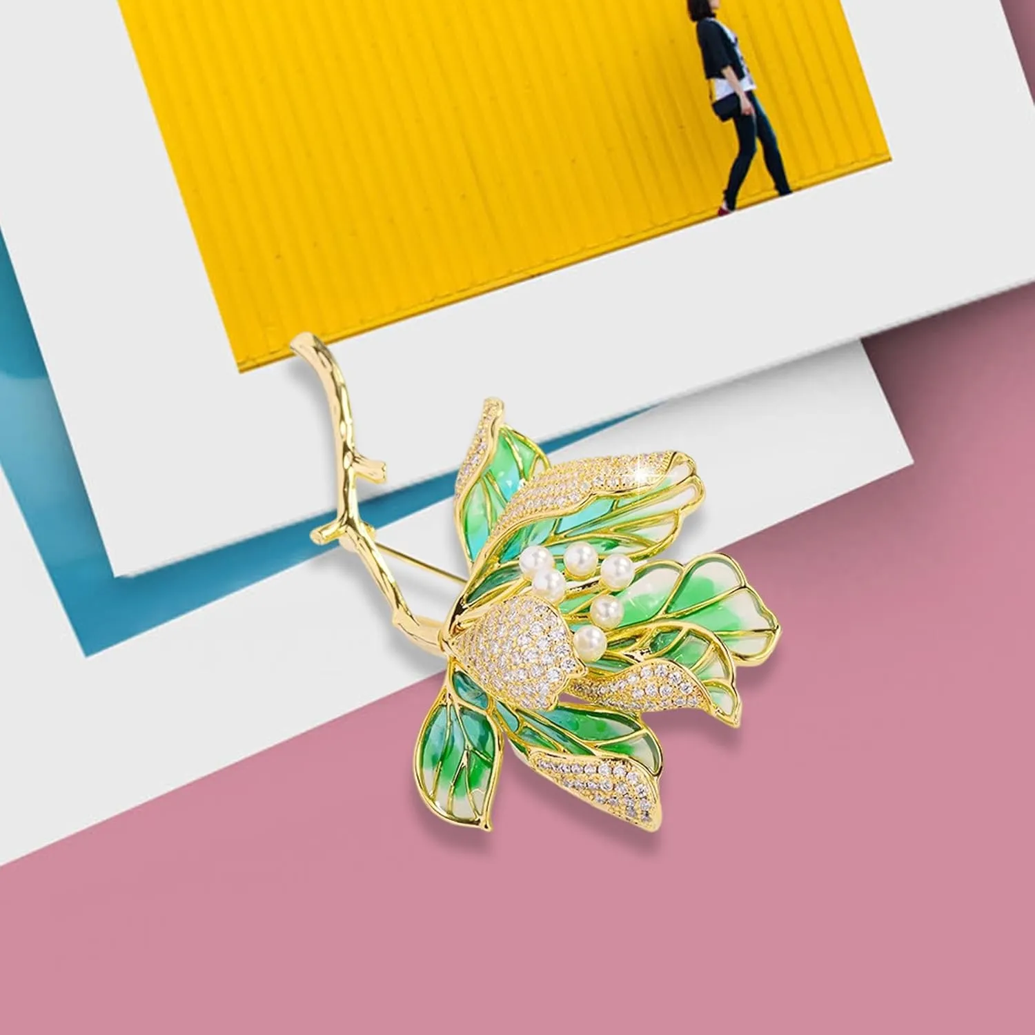 Crystal Flower Brooch Pins for Women Elegant Enamel Rhinestone Floral Brooches Pin Fashion Jewelry for Party Dance Wedding Banquet Brooch for Women Gift