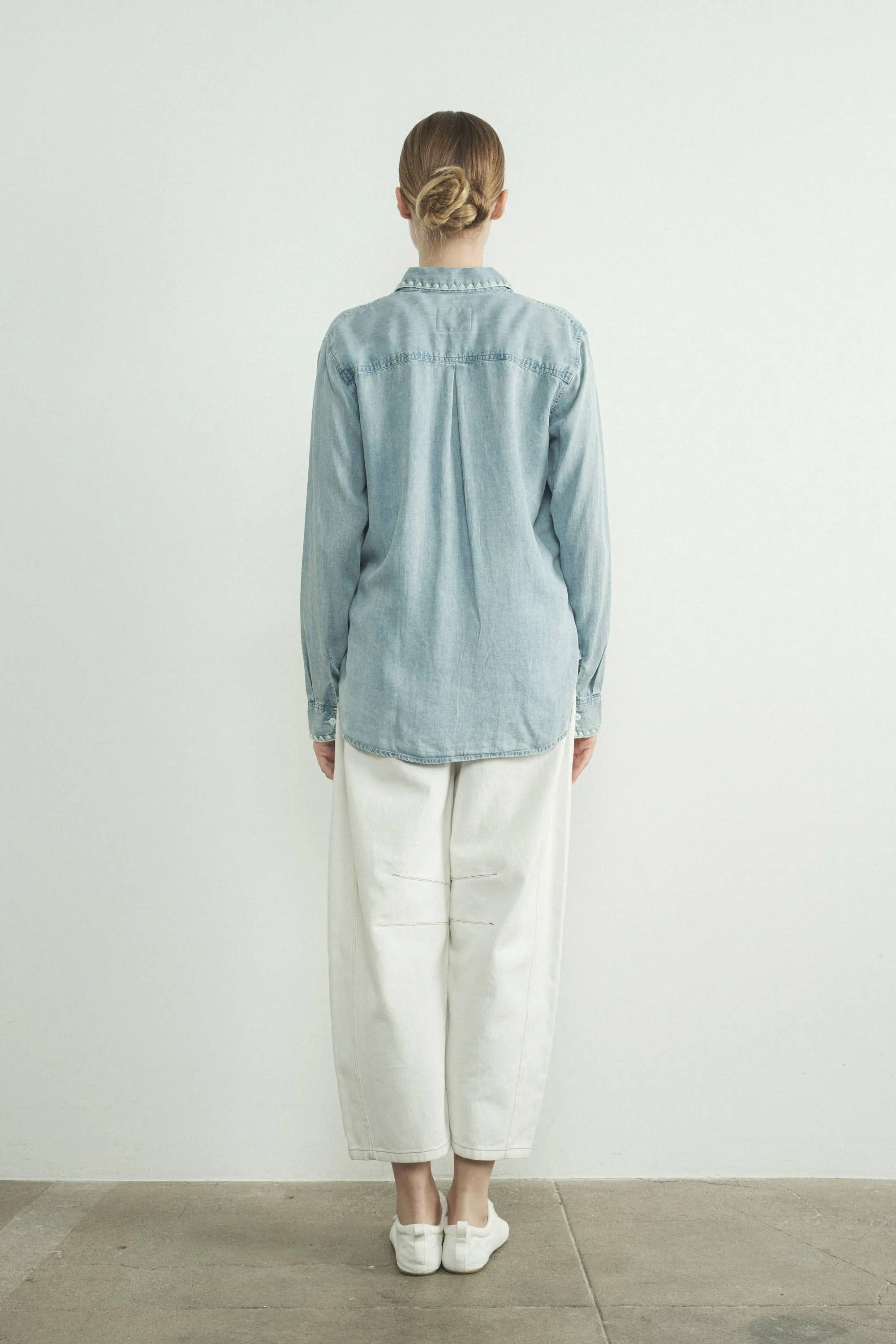 DENIM SHIRT W/ EMBROIDERED DETAIL