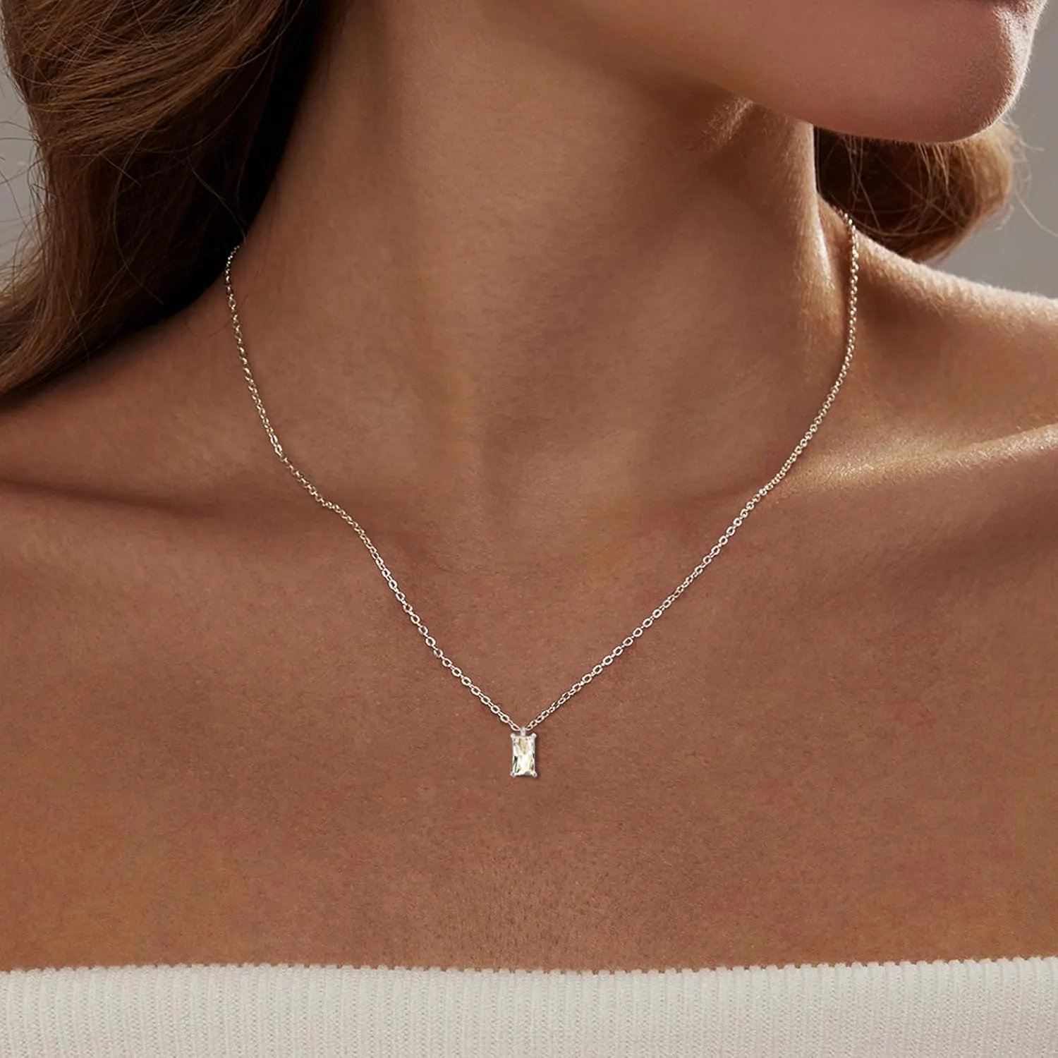 Diamond Pendant Necklace for Women, Dainty Gold Necklace 18k Gold Plated Paperclip Choker Necklaces Cute Open Oval Necklaces Simple Gold Necklace Jewelry Gifts for Women Trendy