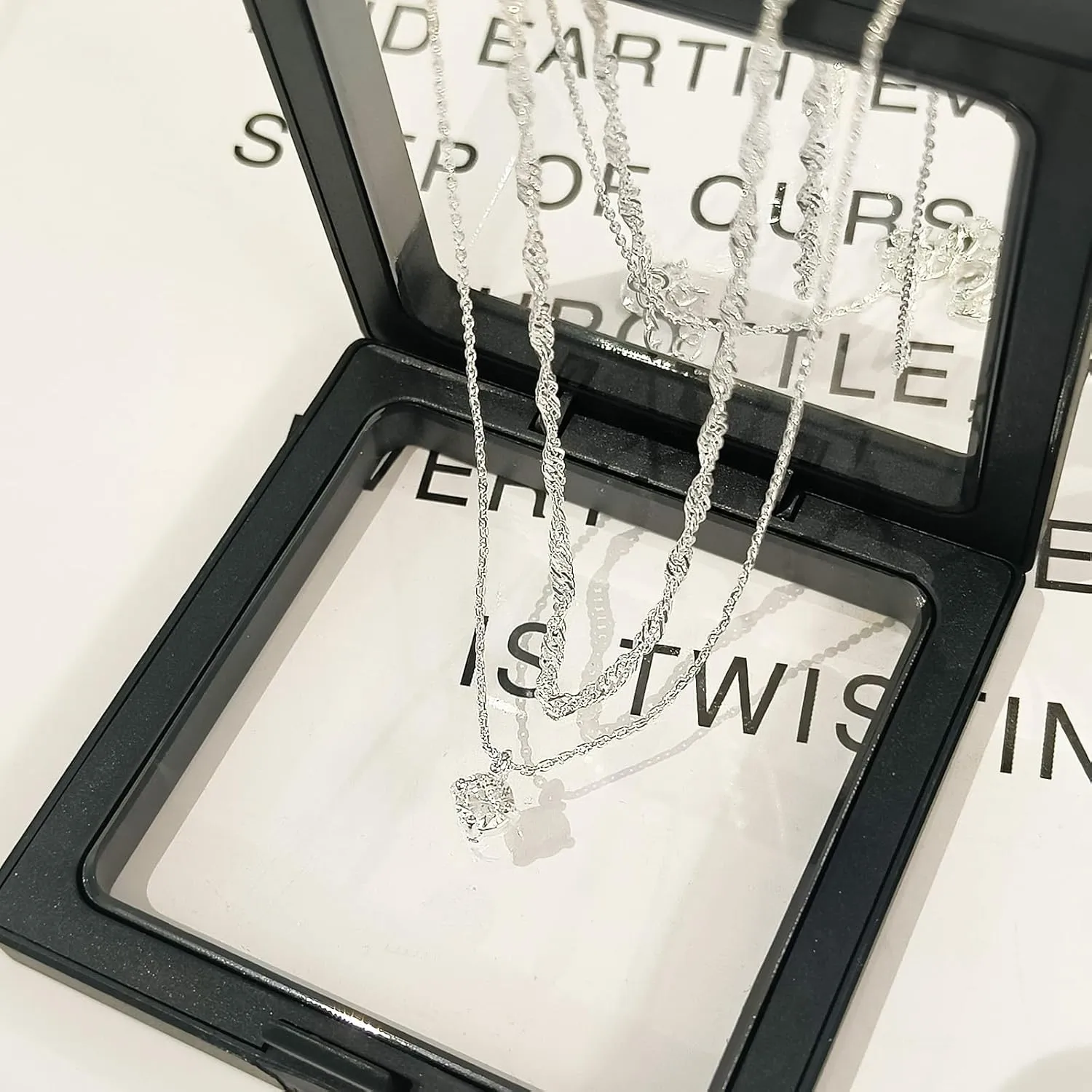 Diamond Pendant Necklace for Women, Dainty Gold Necklace 18k Gold Plated Paperclip Choker Necklaces Cute Open Oval Necklaces Simple Gold Necklace Jewelry Gifts for Women Trendy