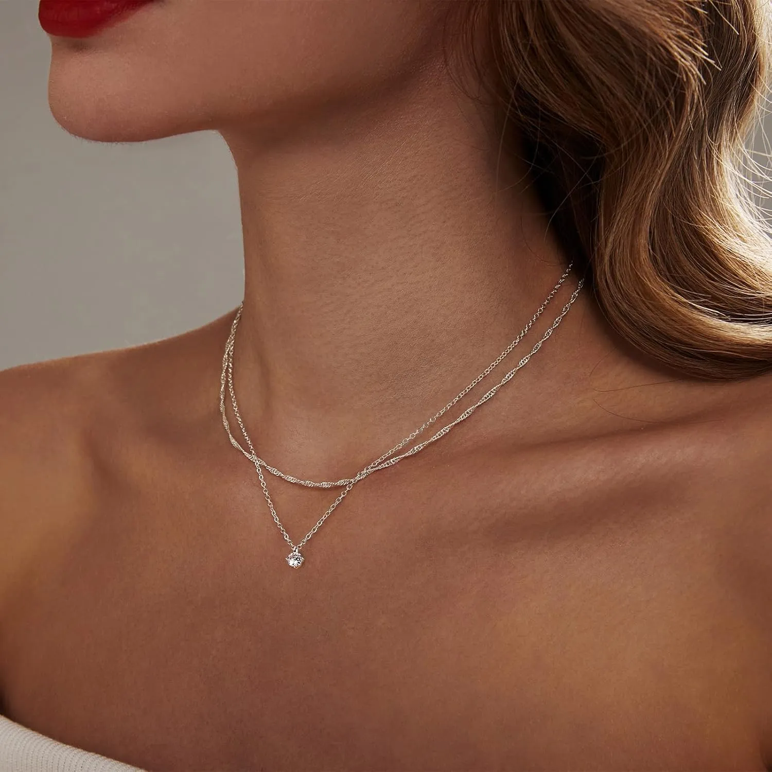 Diamond Pendant Necklace for Women, Dainty Gold Necklace 18k Gold Plated Paperclip Choker Necklaces Cute Open Oval Necklaces Simple Gold Necklace Jewelry Gifts for Women Trendy
