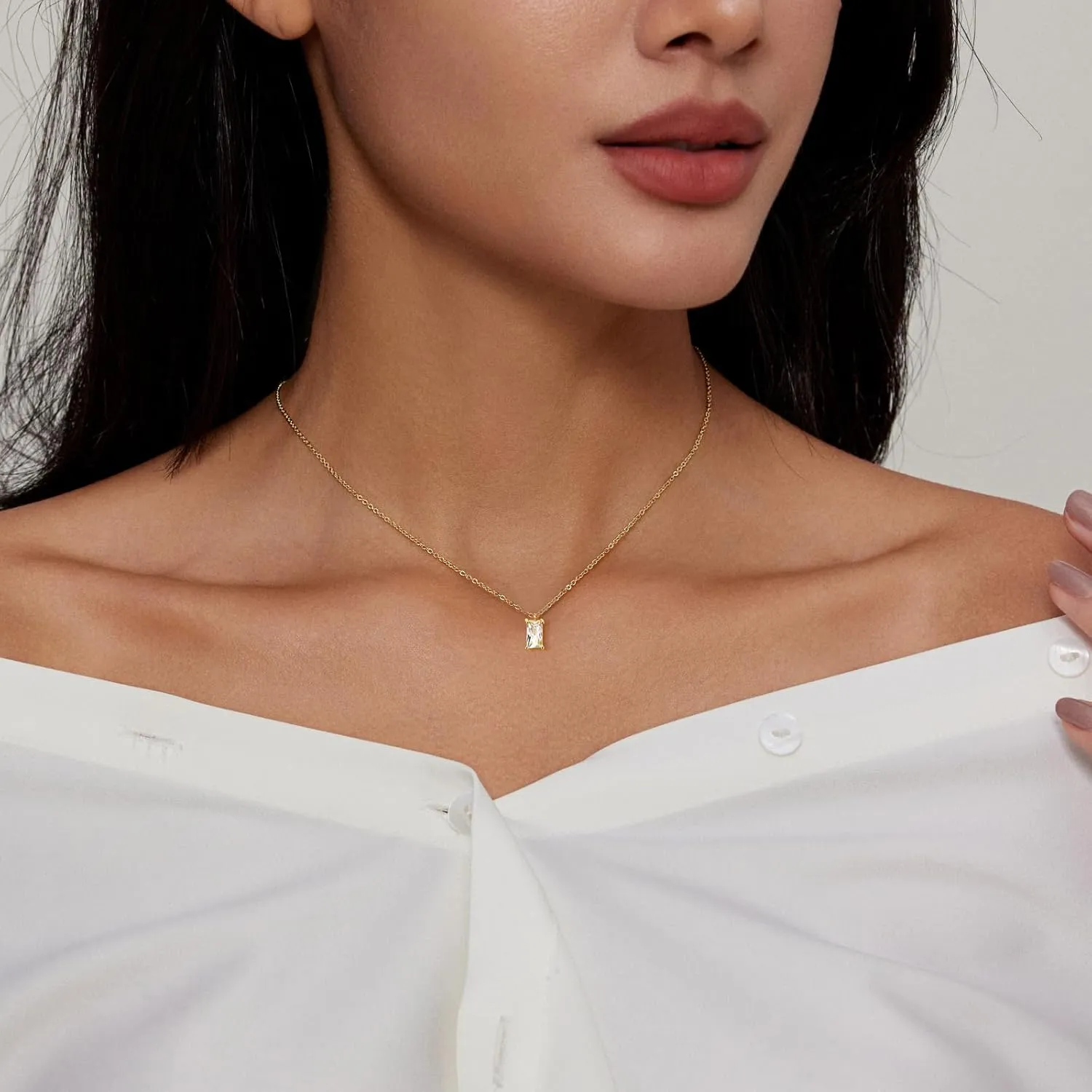 Diamond Pendant Necklace for Women, Dainty Gold Necklace 18k Gold Plated Paperclip Choker Necklaces Cute Open Oval Necklaces Simple Gold Necklace Jewelry Gifts for Women Trendy