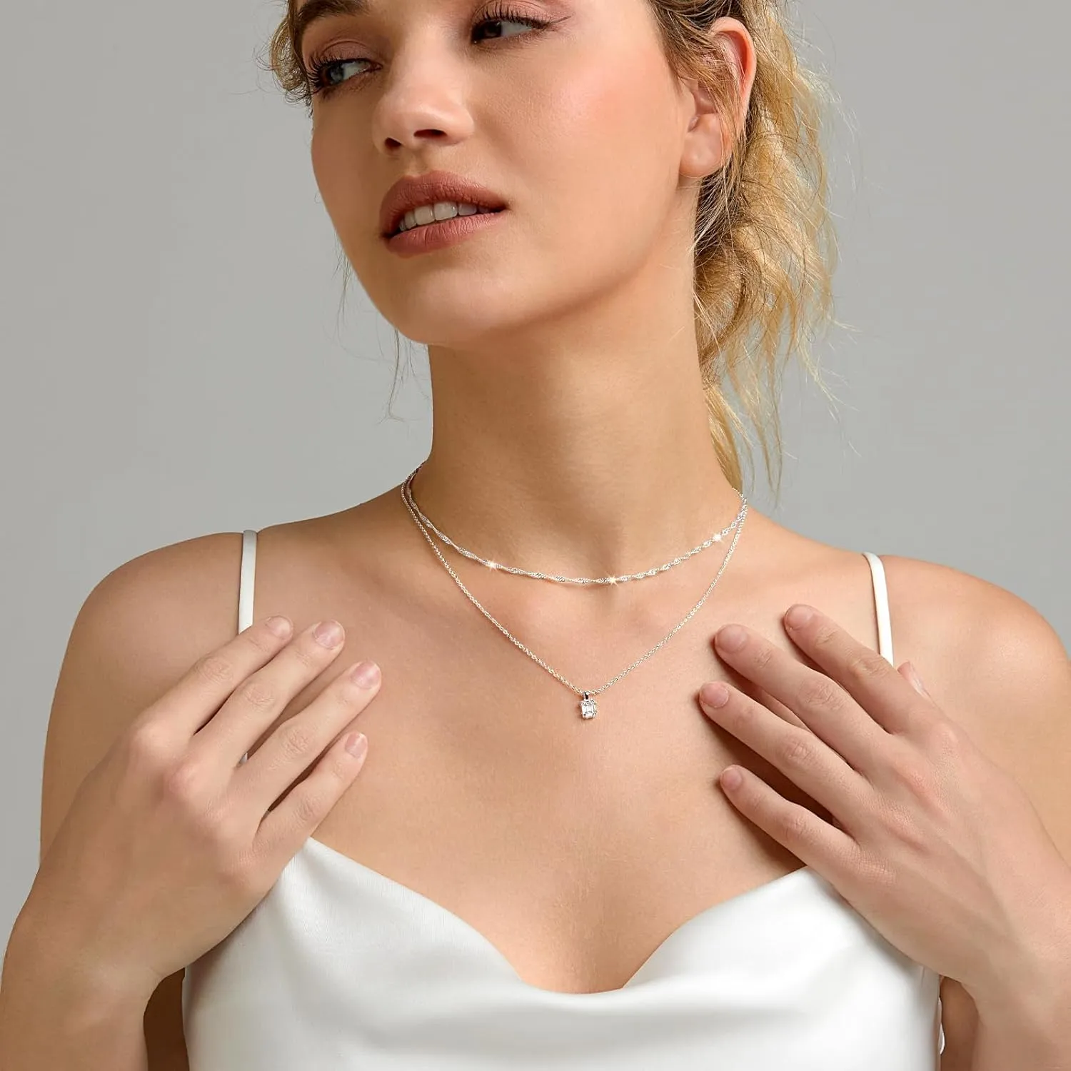 Diamond Pendant Necklace for Women, Dainty Gold Necklace 18k Gold Plated Paperclip Choker Necklaces Cute Open Oval Necklaces Simple Gold Necklace Jewelry Gifts for Women Trendy