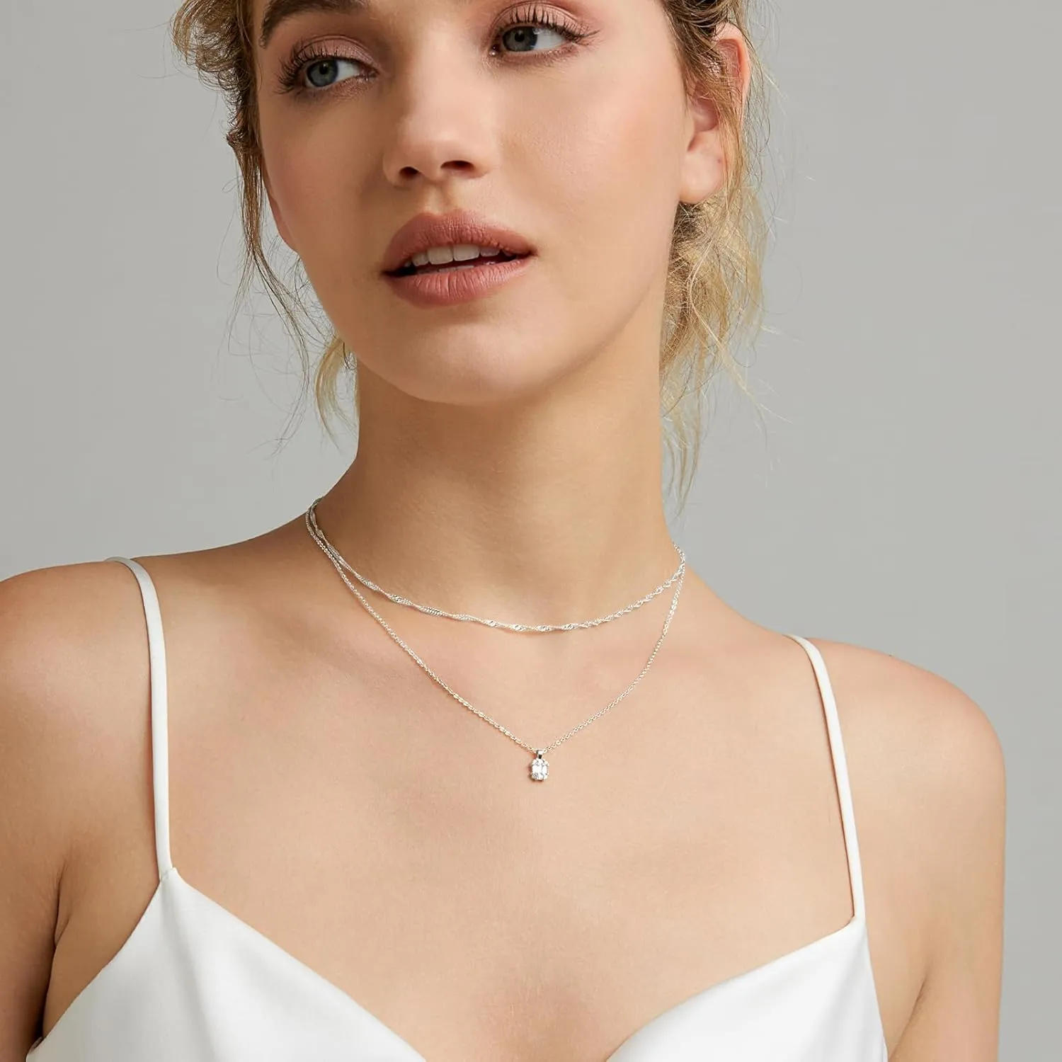 Diamond Pendant Necklace for Women, Dainty Gold Necklace 18k Gold Plated Paperclip Choker Necklaces Cute Open Oval Necklaces Simple Gold Necklace Jewelry Gifts for Women Trendy