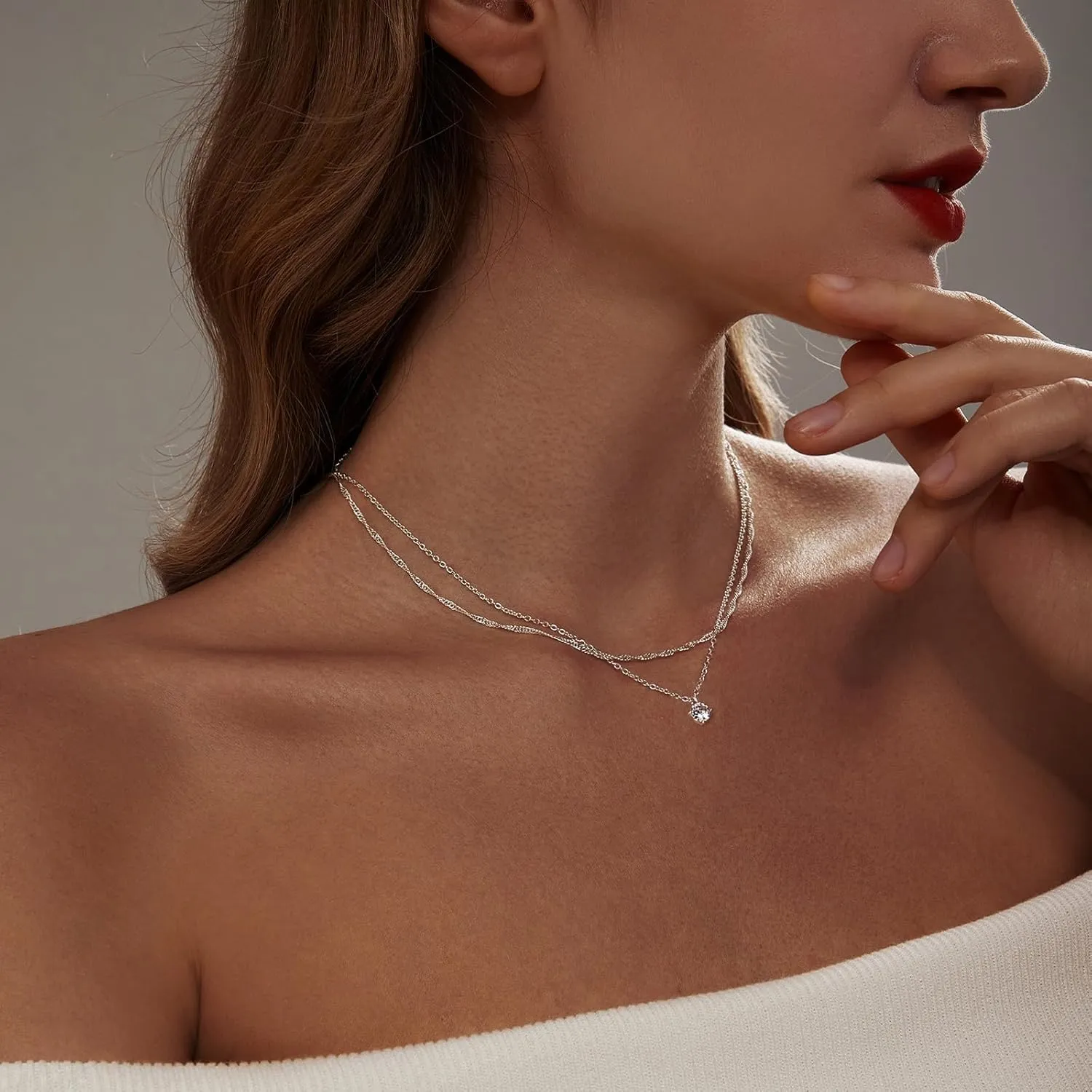Diamond Pendant Necklace for Women, Dainty Gold Necklace 18k Gold Plated Paperclip Choker Necklaces Cute Open Oval Necklaces Simple Gold Necklace Jewelry Gifts for Women Trendy