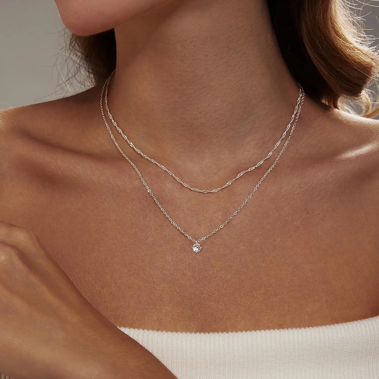 Diamond Pendant Necklace for Women, Dainty Gold Necklace 18k Gold Plated Paperclip Choker Necklaces Cute Open Oval Necklaces Simple Gold Necklace Jewelry Gifts for Women Trendy