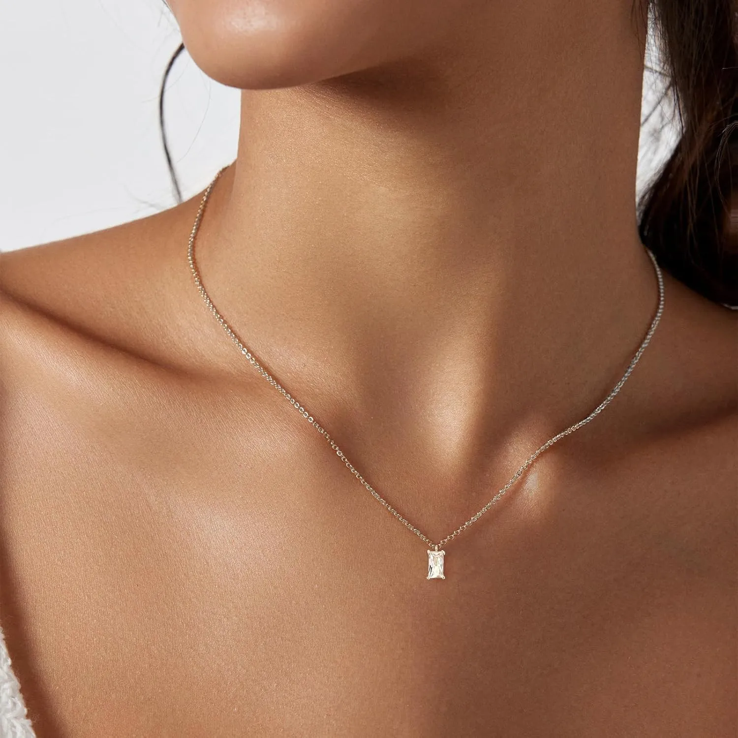 Diamond Pendant Necklace for Women, Dainty Gold Necklace 18k Gold Plated Paperclip Choker Necklaces Cute Open Oval Necklaces Simple Gold Necklace Jewelry Gifts for Women Trendy