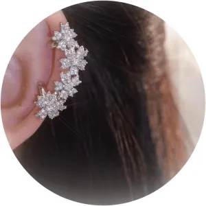 Ear Cuffs Non Piercing Pearl Ear Cuff Earrings for Women Tassel Ear Wrap Earrings Cartilage Chain Earrings Fake Earrings Jewelry Gift