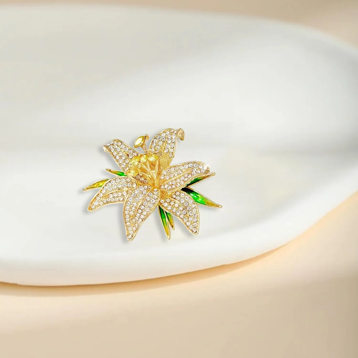 Gold Crystal Flower Leaf Brooches for Womne Elegant Enamel Rhinestone Pearl Floral Brooch Pins Fashion Jewelry Brooch pin Accessories for Women Men Gift