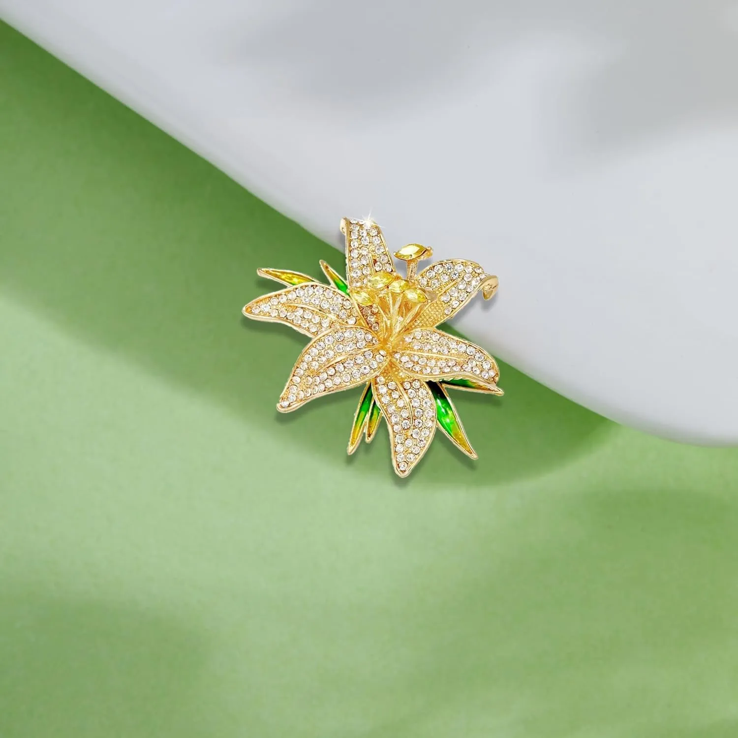 Gold Crystal Flower Leaf Brooches for Womne Elegant Enamel Rhinestone Pearl Floral Brooch Pins Fashion Jewelry Brooch pin Accessories for Women Men Gift