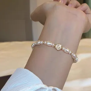 Gold/Silver Pearl Bracelets for Women Dainty Simple Pearl Bracelet Cute Multilayer Crystals Pearl Beaded Bracelet Bridesmaid Gifts Bridal Wedding Elastic Bracelets Stackable Faux Pearl Bracelets