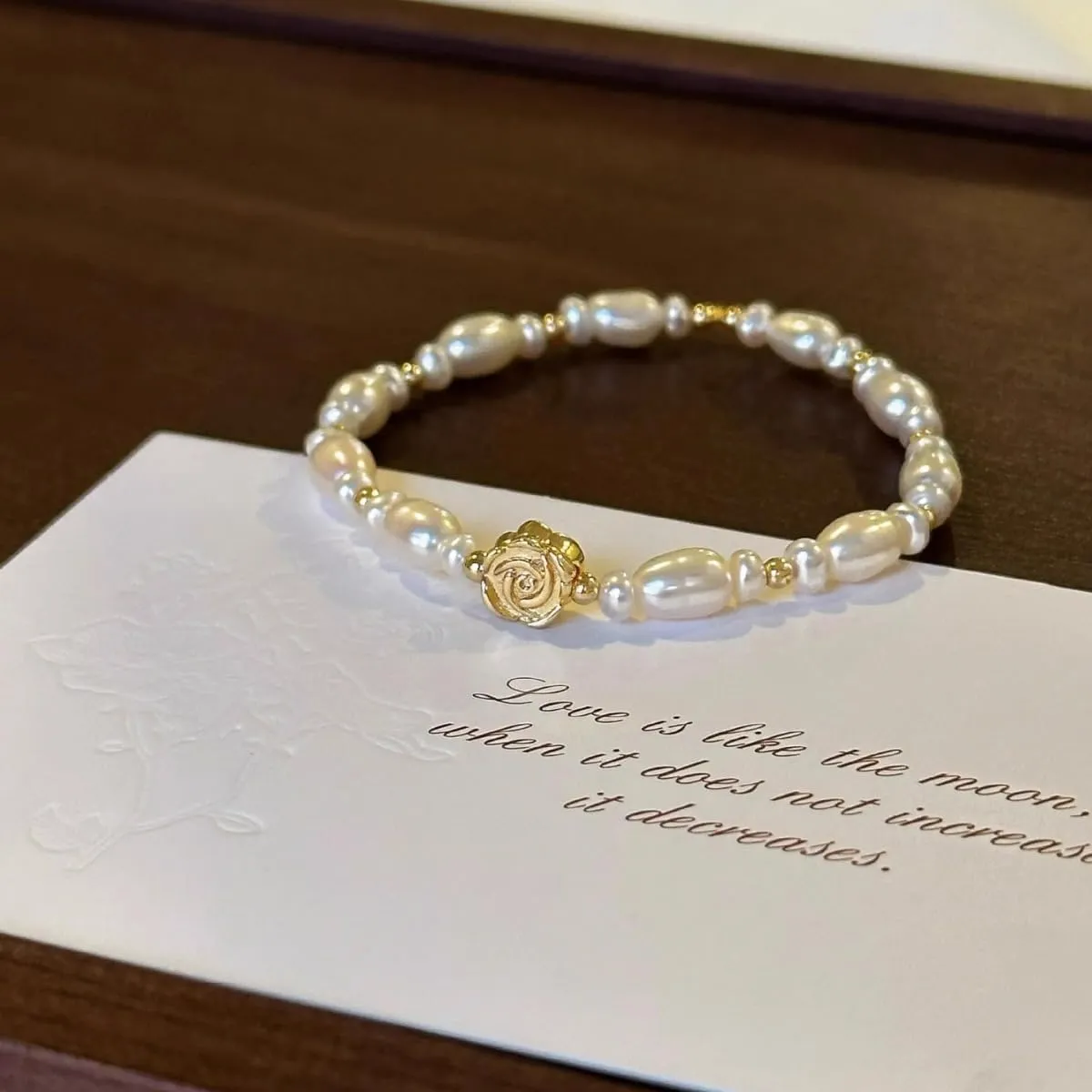 Gold/Silver Pearl Bracelets for Women Dainty Simple Pearl Bracelet Cute Multilayer Crystals Pearl Beaded Bracelet Bridesmaid Gifts Bridal Wedding Elastic Bracelets Stackable Faux Pearl Bracelets