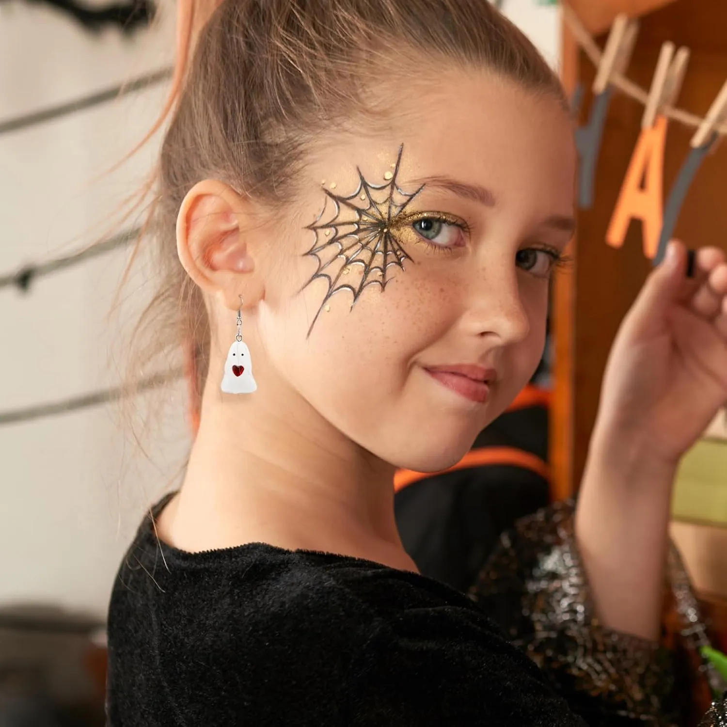 Halloween Ghost Earrings for Women Glow Ghost Dangle Earrings Spooky Ghost Drop Earrings Halloween Theme Charm Earrings Halloween Glow Party Accessories