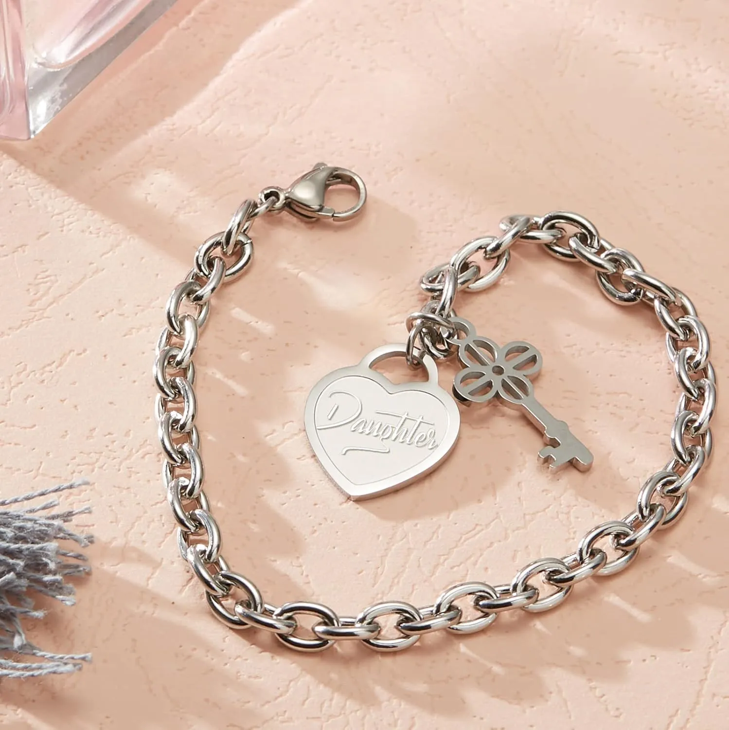 Inspirational Bracelets for Women Daughter Engraved Charm Heart Pendant Gifts for Mom Sister Grandma Gigi Friends Birthday Christmas Mother's Day Gifts