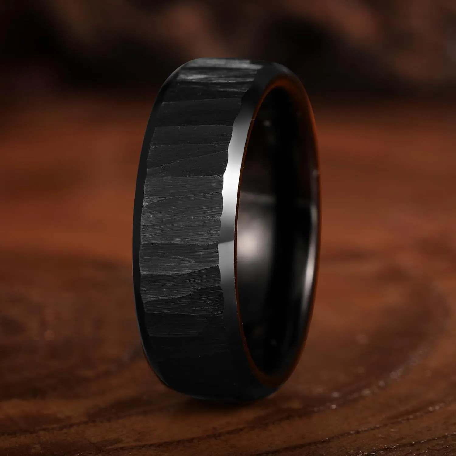 Mens Tungsten Wedding Bands Hammered Ring 8mm Classic Black/Gold/Silver Wedding Rings with Beveled Edges Comfort Fit Jewelry Gift for Him Size 7-13