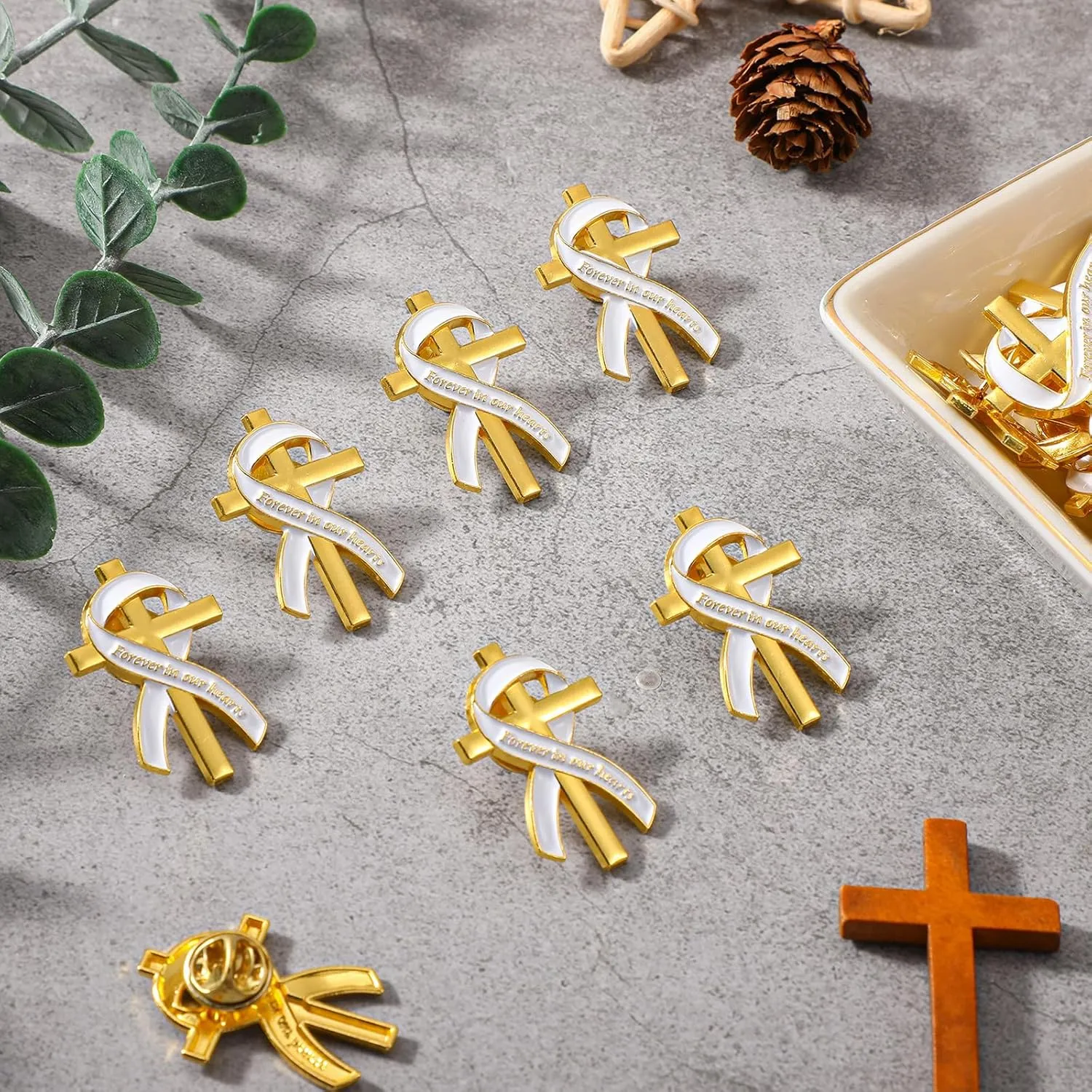Misdary 50 Pcs Funeral Favors for Guests Funeral Memorial Pin Cross Ribbons Forever in Our Hearts Lapel Brooch Pin for Religious Christian Celebration of Life Mourning Remembrance Day Supplies