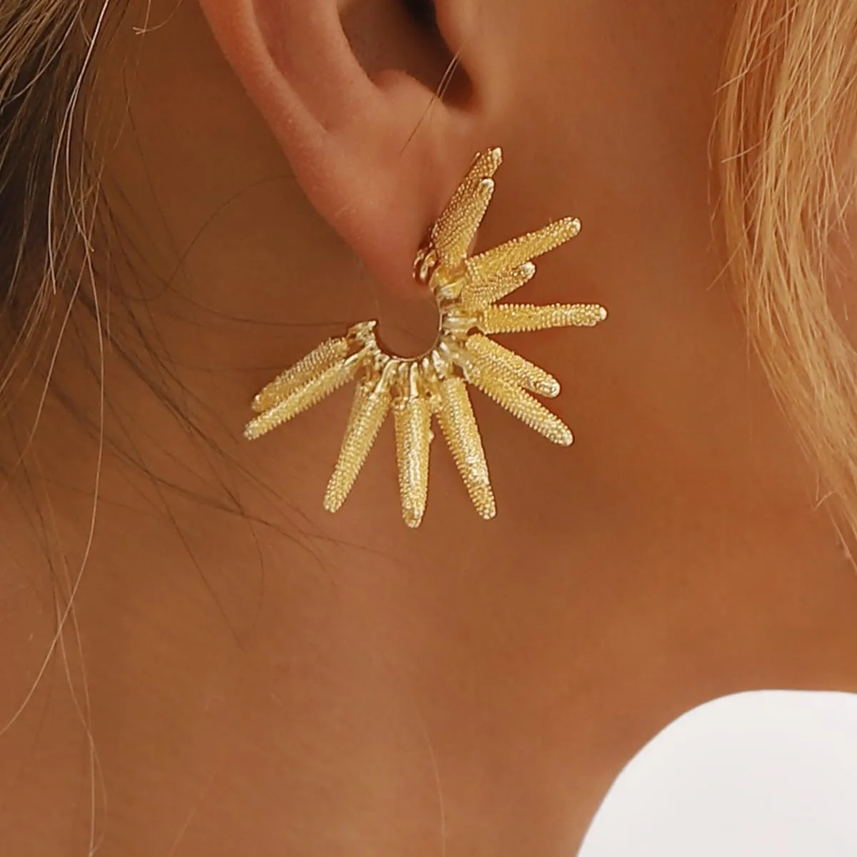 Punk Exaggerated Sunflower Earrings Sunburst Stud Earrings C-shape Sunflower Stud Earrings Gold Sun Earrings Jewelry for Women