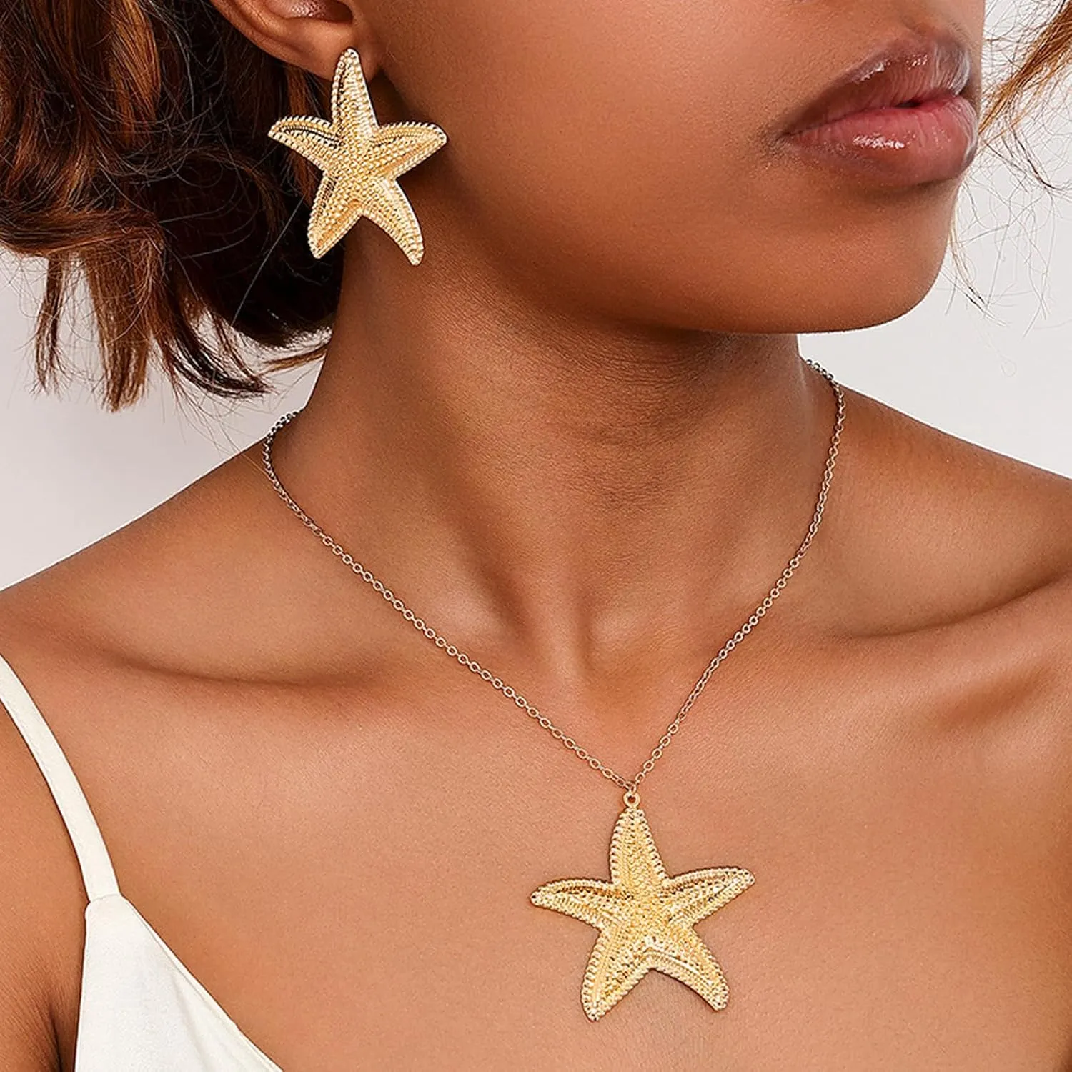 Seashell Necklace for Women Starfish Necklace Summer Beach Charm Necklaces Trendy Boho Pearl Shell Necklaces Summer Outfits for Women Beach Starfish Earrings Vacation Earrings Seashell Jewelry