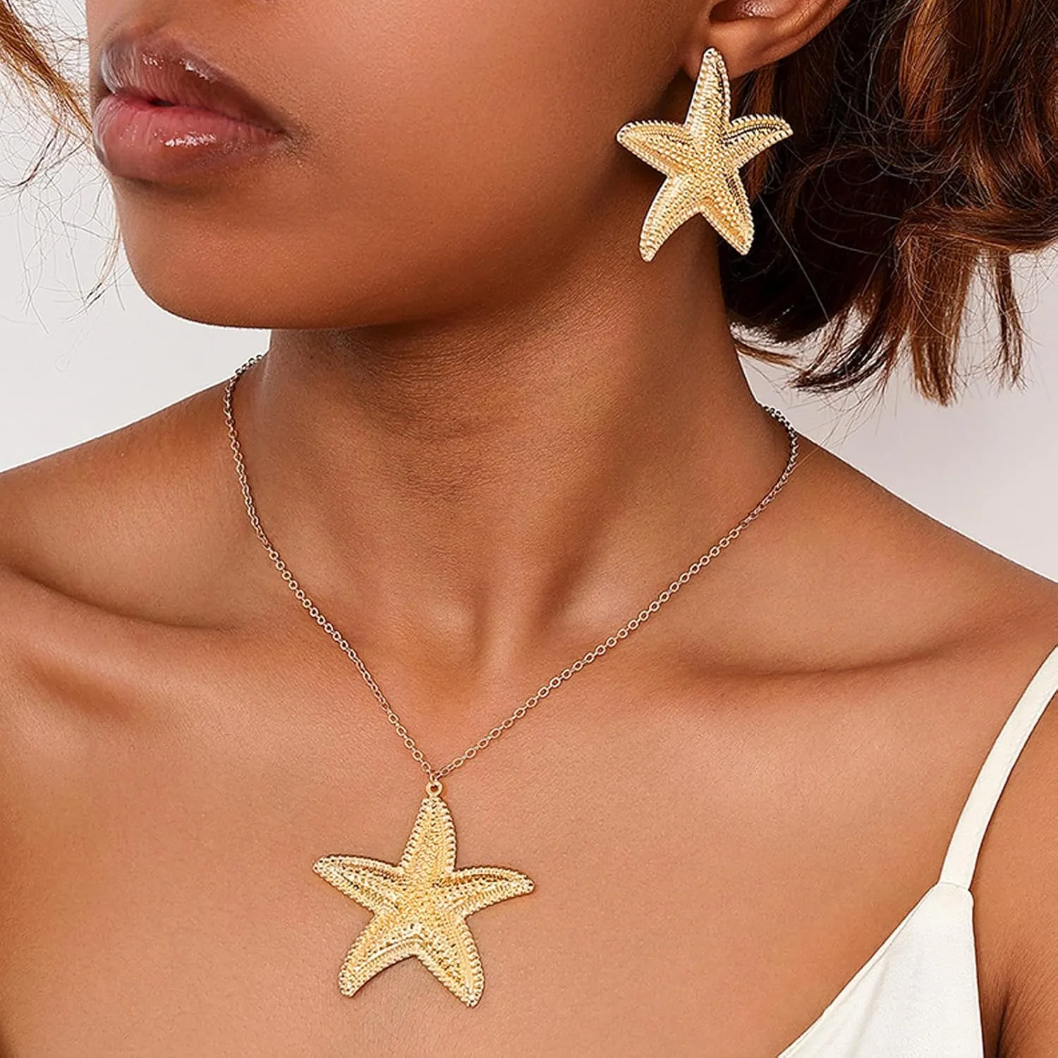 Seashell Necklace for Women Starfish Necklace Summer Beach Charm Necklaces Trendy Boho Pearl Shell Necklaces Summer Outfits for Women Beach Starfish Earrings Vacation Earrings Seashell Jewelry