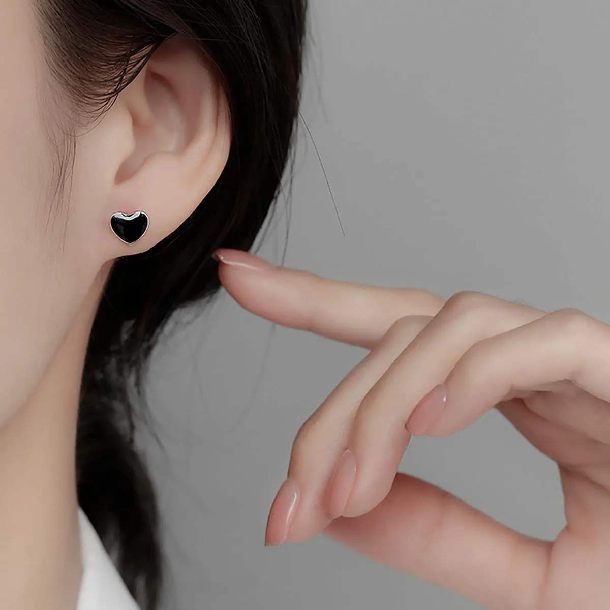 SLUYNZ Solid 925 Sterling Silver Black Heart Earrings Studs for Women Teens 8MM Heart Studs Earrings