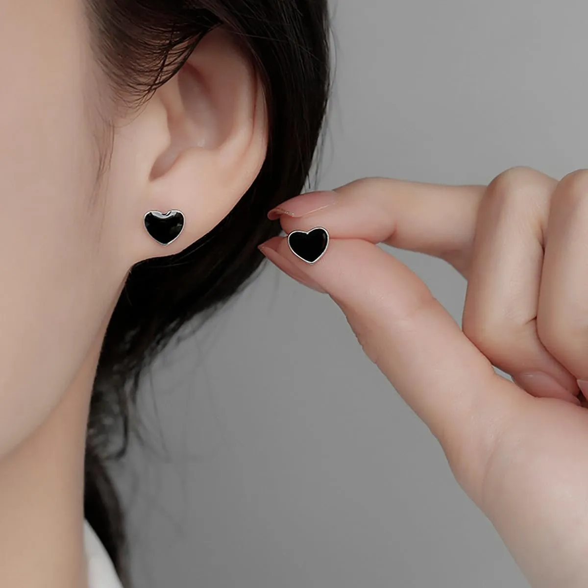 SLUYNZ Solid 925 Sterling Silver Black Heart Earrings Studs for Women Teens 8MM Heart Studs Earrings