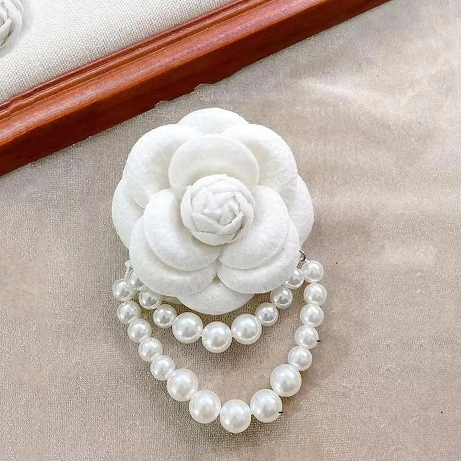Vintage Wool Camellia Flower Pearl Tassel Brooches Pin Bracelet,Hairpin Headpieces Brooch Shawl Pins Wedding Party Gift Dainty Elegant Lapel Pins Dress Suit Clothes Accessories